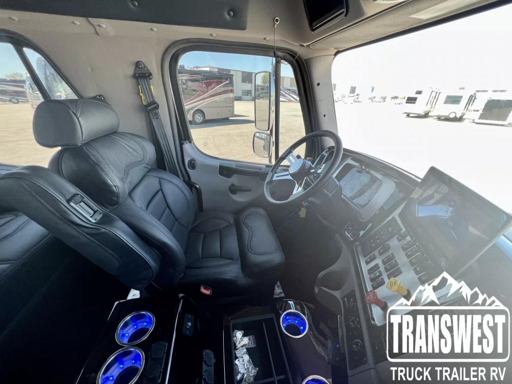 2022 Freightliner M2 106 | Photo 10 of 20