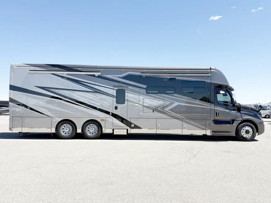 2026 Renegade XL 45QS | Photo 3 of 28