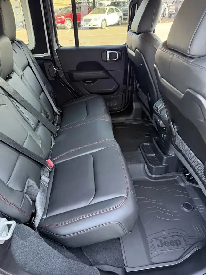 2024 Jeep Wrangler Rubicon | Photo 8 of 14