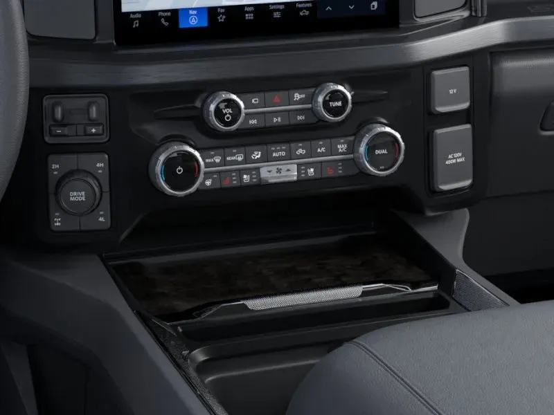 2025 Ford Super Duty F-350 | Photo 15 of 22