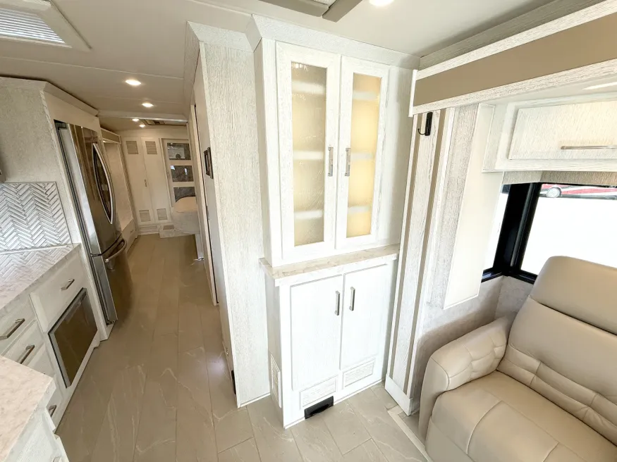 2022 Newmar New Aire 3543 | Photo 10 of 31