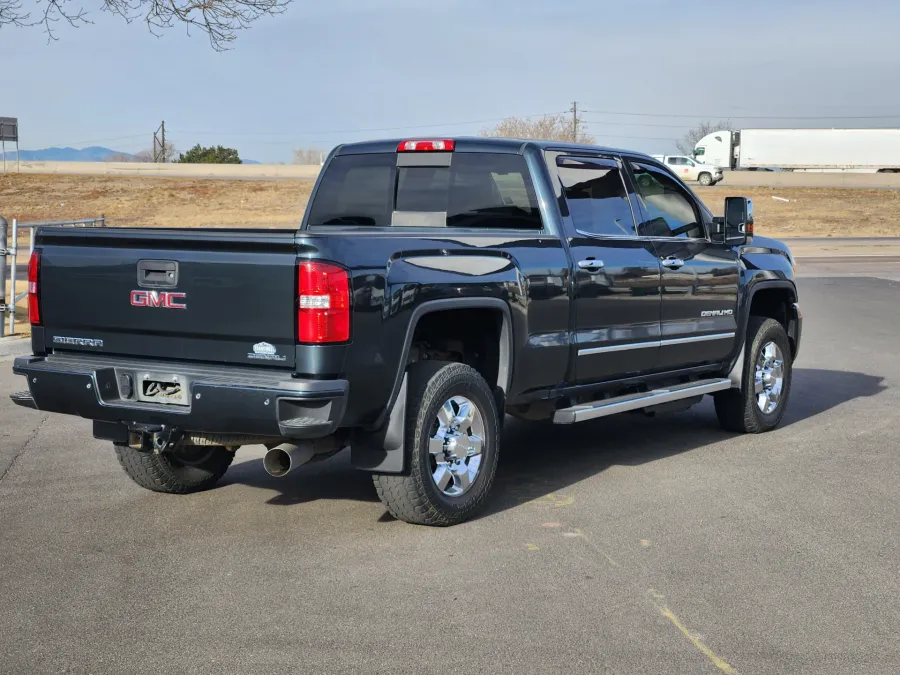2018 GMC Sierra 3500HD Denali | Photo 2 of 21