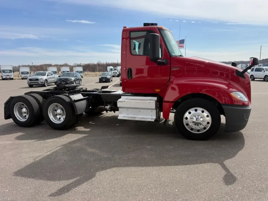 2018 International LT | Photo 6 of 11