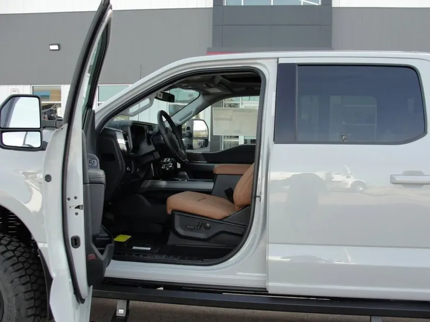 2026 Ford Super Duty F-250 Lariat | Photo 13 of 26