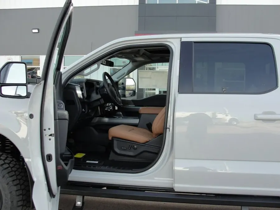 2026 Ford Super Duty F-250 Lariat | Photo 13 of 26