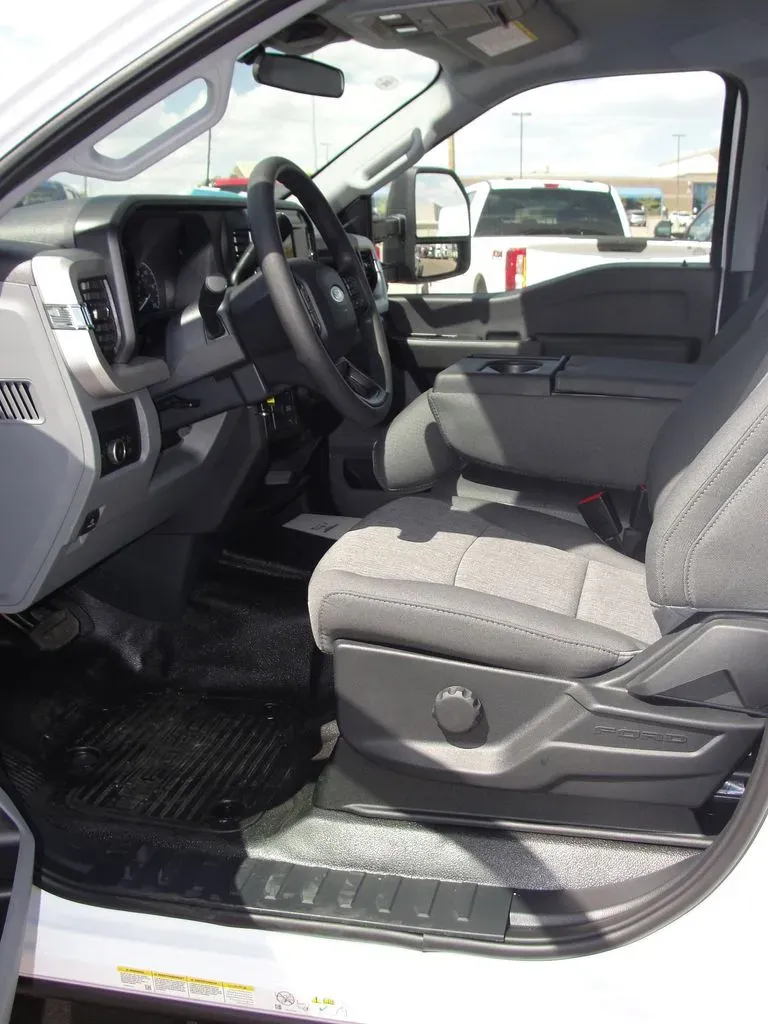 2026 Ford Super Duty F-550 | Photo 16 of 22