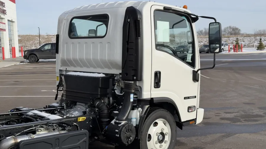 2024 Isuzu NRR | Photo 6 of 17