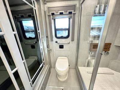 2023 Newmar London Aire 4521 | Thumbnail Photo 30 of 48