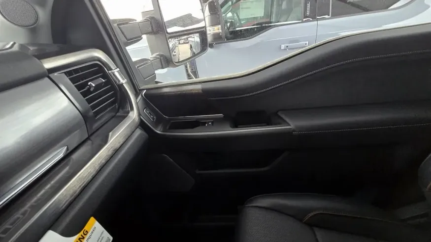 2026 Ford Super Duty F-350 | Photo 29 of 32