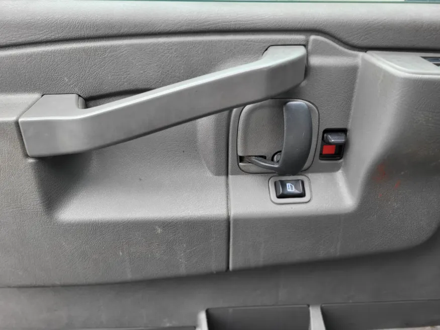 2020 GMC Savana Commercial Cutaway CUTWAY | Photo 16 of 20