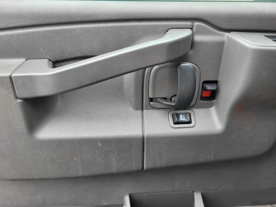 2020 GMC Savana Commercial Cutaway CUTWAY | Photo 16 of 20
