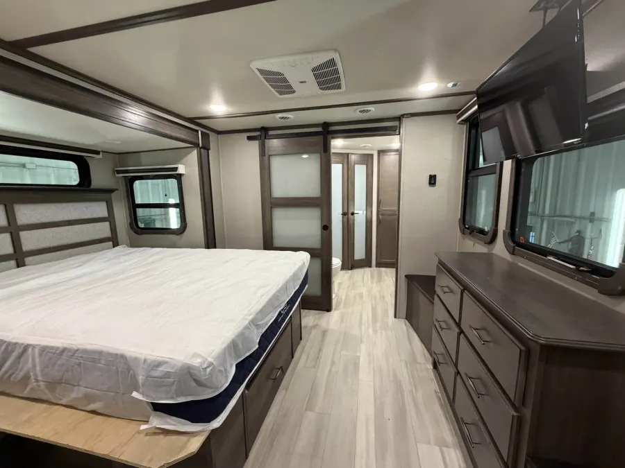 2022 Grand Design Solitude 373FB R | Photo 12 of 18