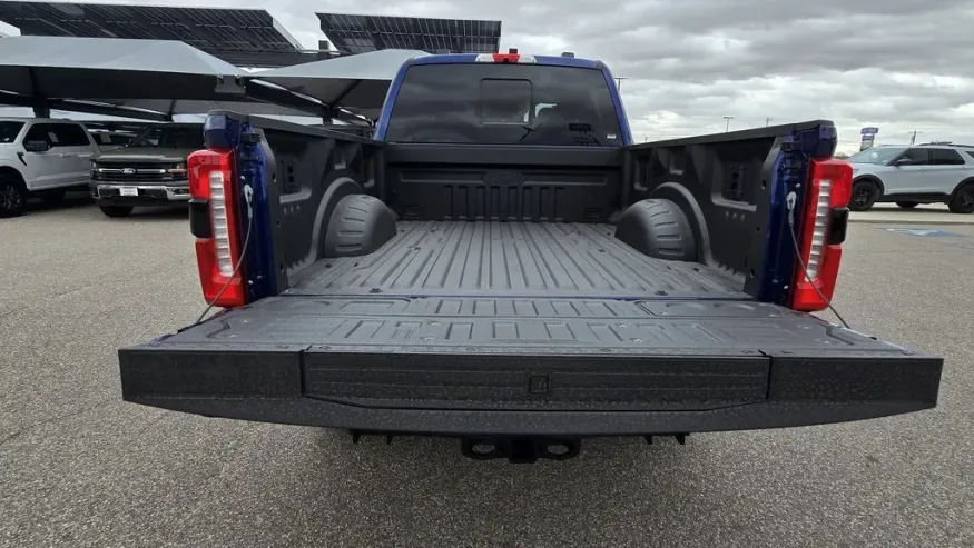 2026 Ford Super Duty F-350 | Photo 8 of 32