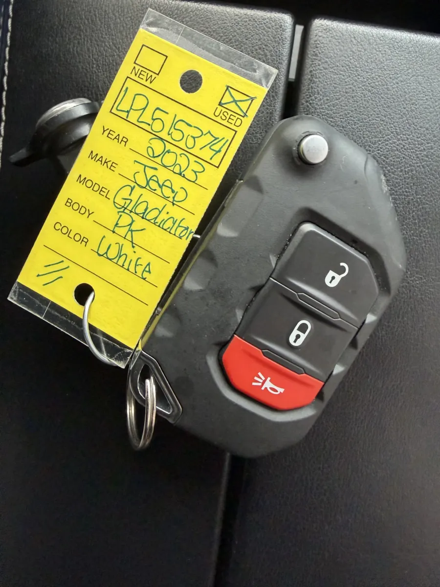 2023 Jeep Gladiator High Altitude | Photo 17 of 18