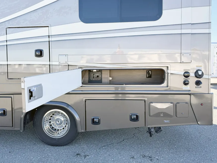 2016 Dynamax Isata 3 24FWM | Photo 20 of 22