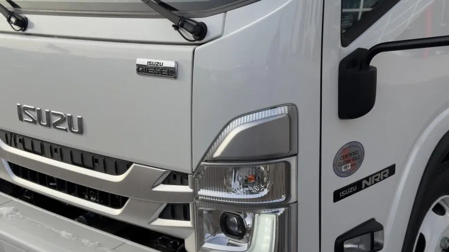2024 Isuzu NRR | Photo 7 of 17