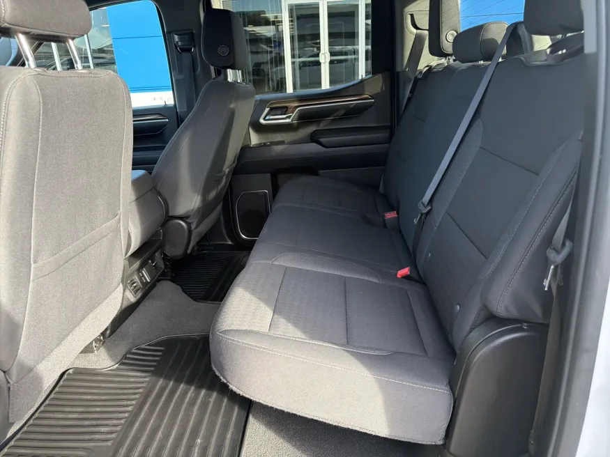 2025 Chevrolet Silverado 1500 LT | Photo 9 of 19