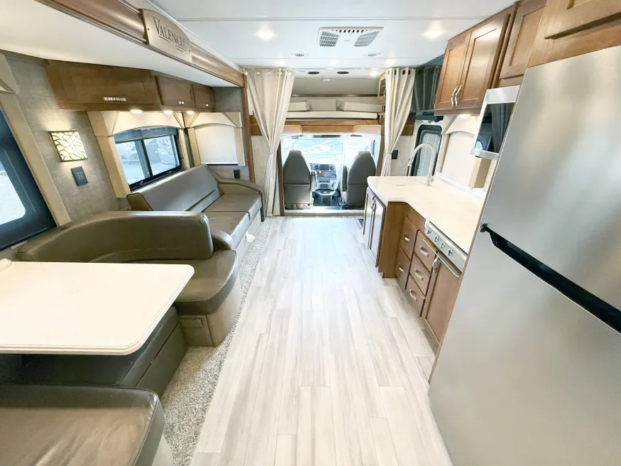 2022 Renegade Valencia 38RB | Photo 5 of 31