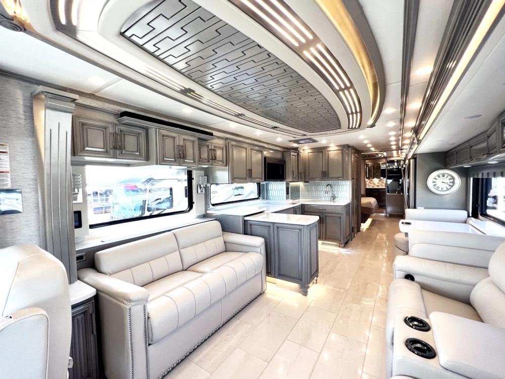 2023 Newmar London Aire 4569 | Photo 4 of 42