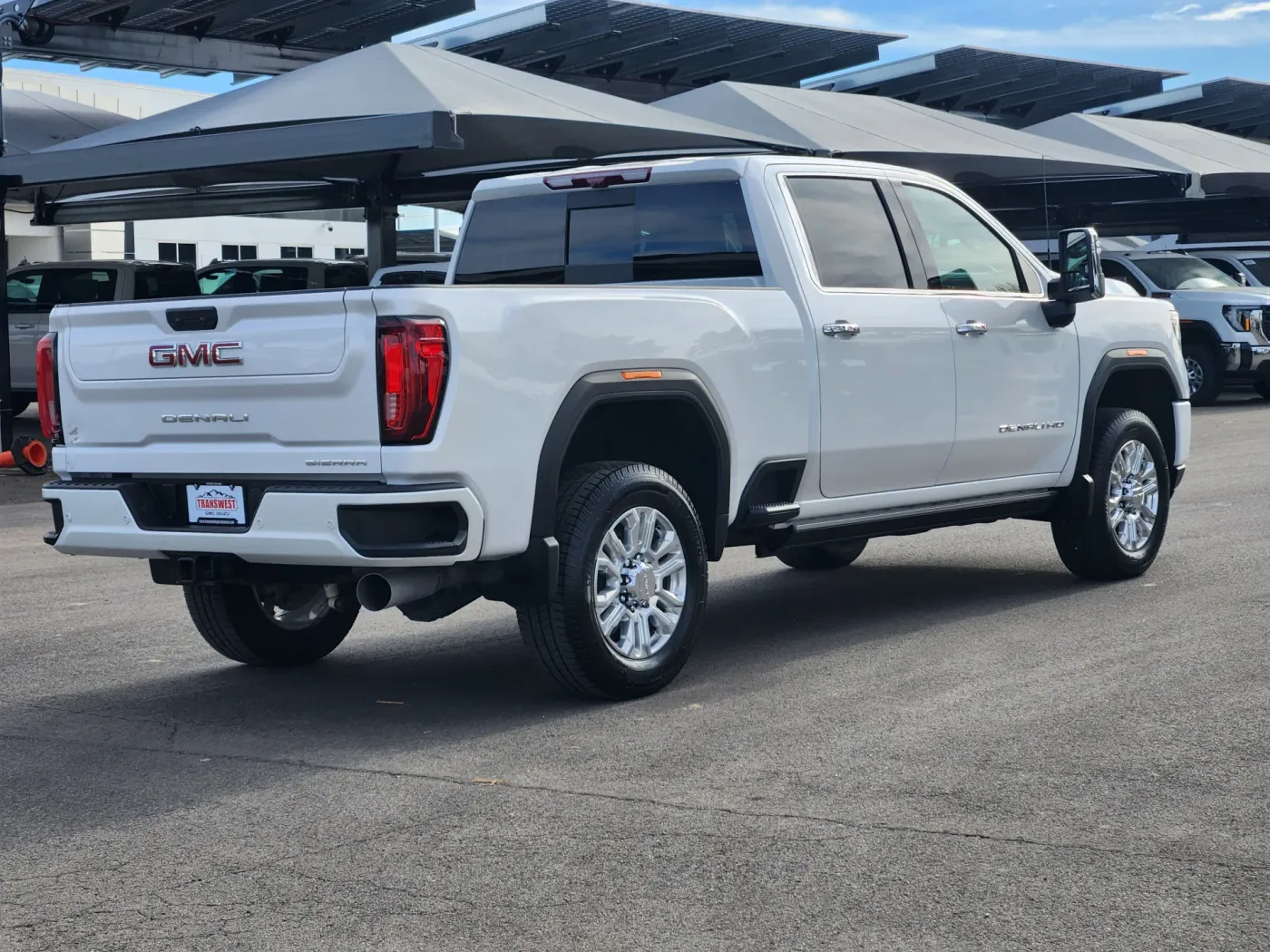 2022 GMC Sierra 2500HD Denali | Photo 2 of 21