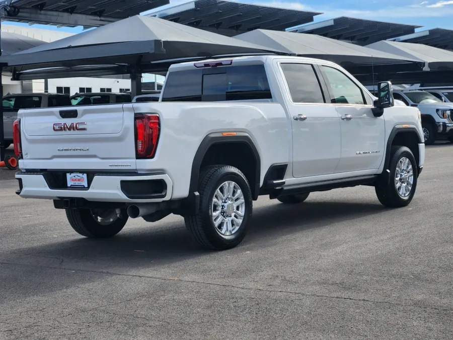 2022 GMC Sierra 2500HD Denali | Photo 2 of 21