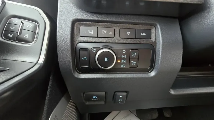 2024 Ford F-250 | Photo 17 of 38