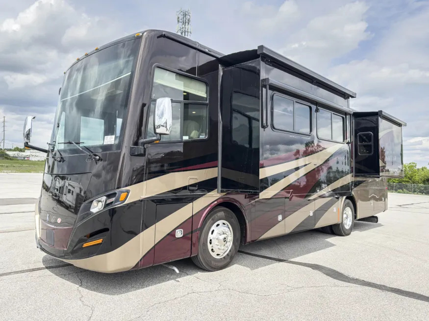 2022 Tiffin Allegro Red 33AA | Photo 9 of 40