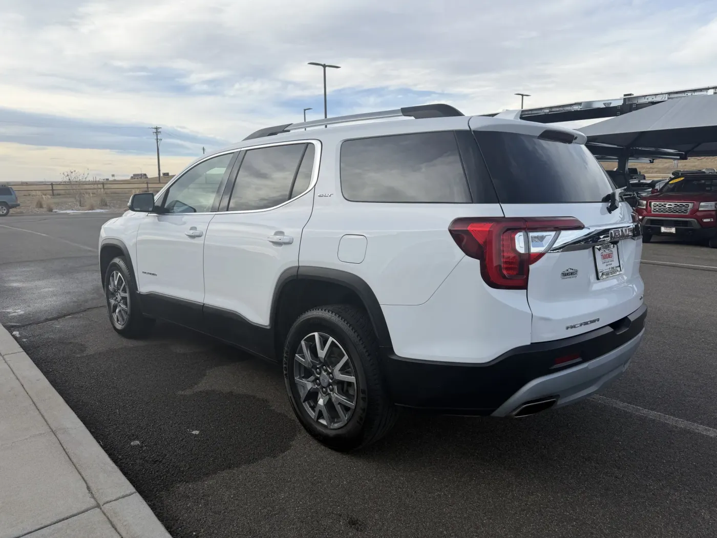 2023 GMC Acadia SLT | Photo 5 of 22
