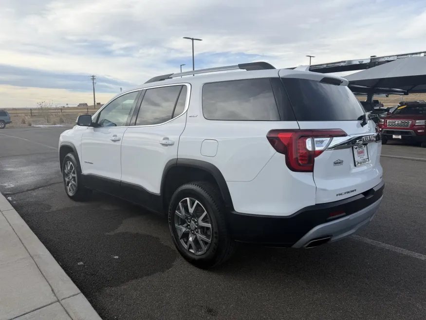 2023 GMC Acadia SLT | Photo 5 of 22