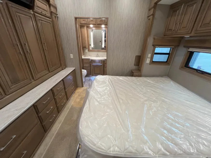 2019 DRV Mobile Suites 44 Nashville | Photo 21 of 26