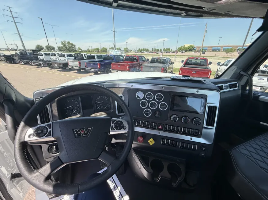 2027 Western Star 49X | Photo 9 of 13