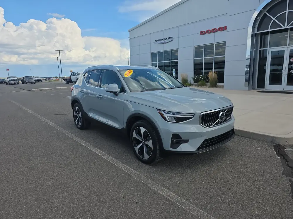 2025 Volvo XC40 Plus