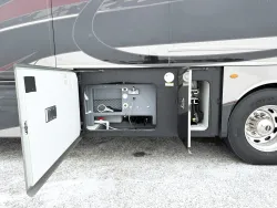 2019 Fleetwood Discovery 40M LXE | Thumbnail Photo 29 of 30