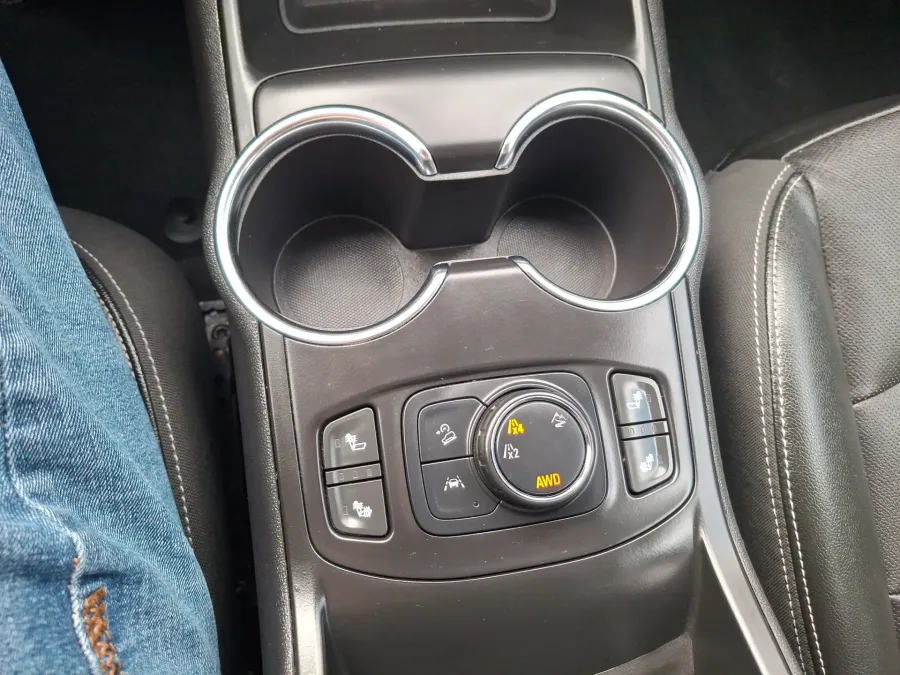 2024 GMC Terrain SLT | Photo 18 of 21