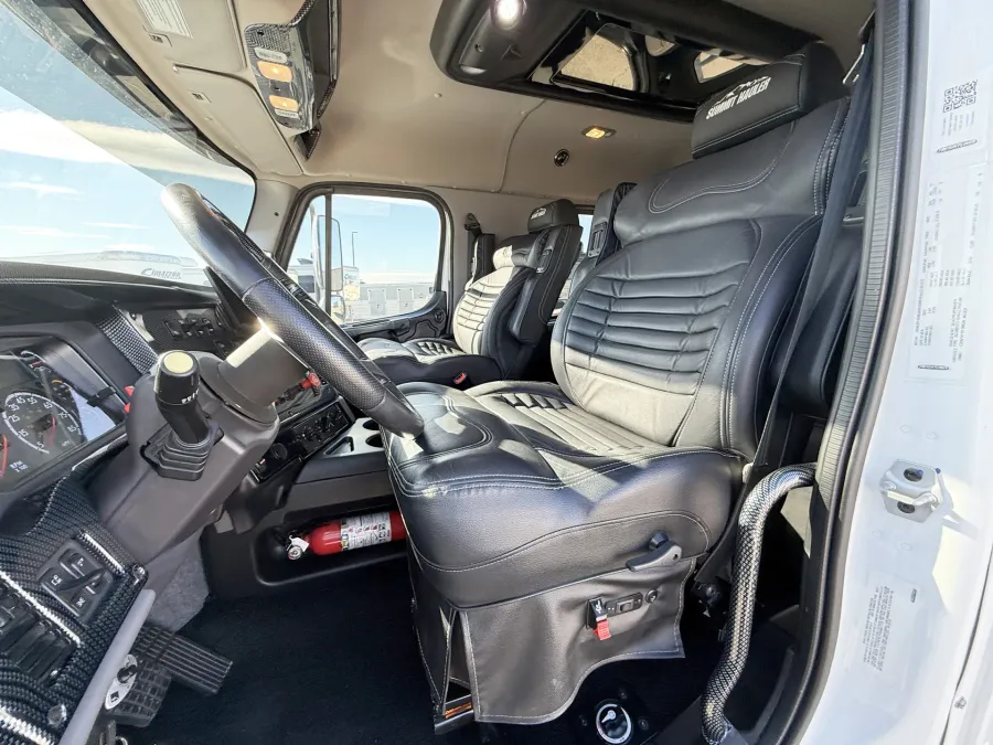 2023 Freightliner M2 106 Summit Hauler | Photo 5 of 22