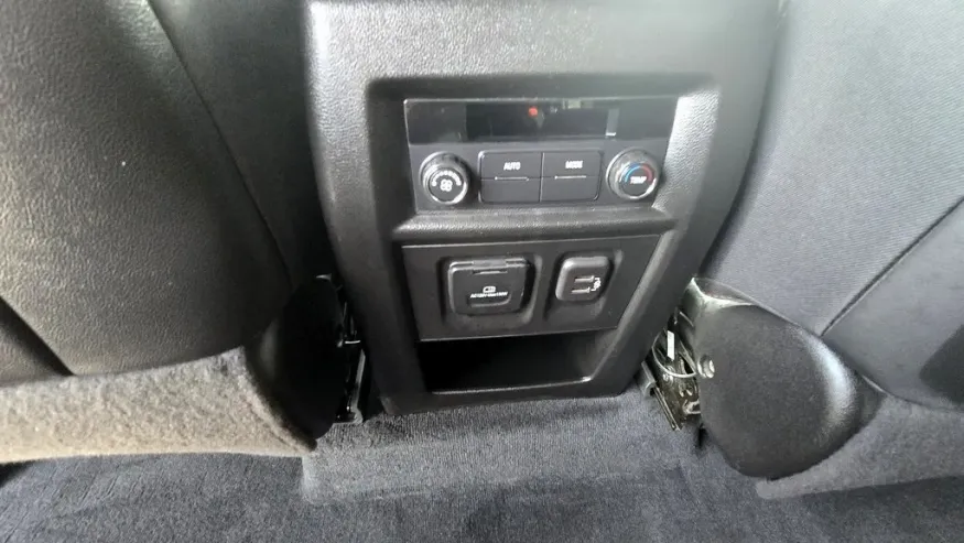 2023 Chevrolet Traverse | Photo 29 of 31