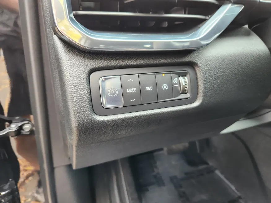 2025 GMC Acadia AWD Elevation | Photo 6 of 29