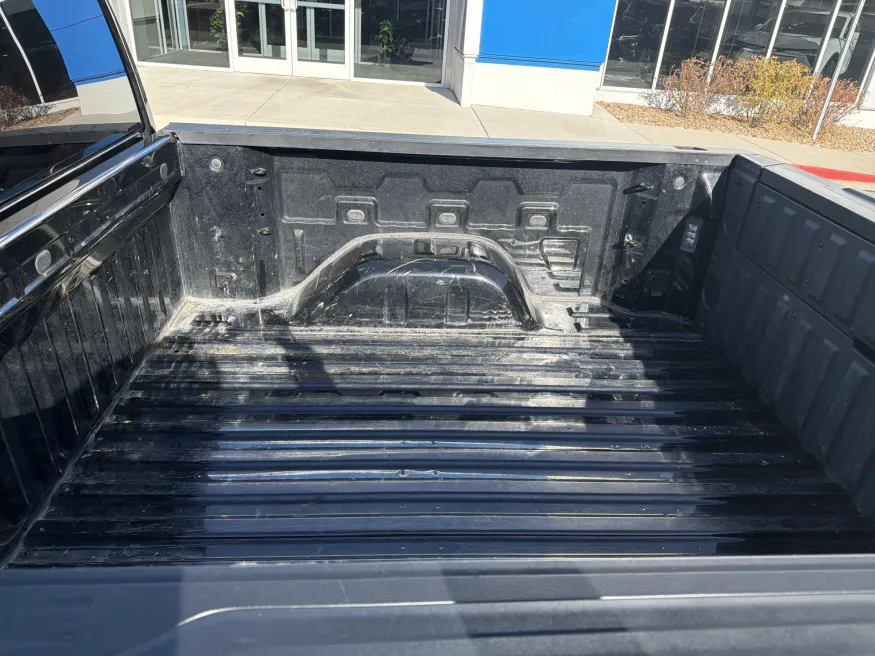 2025 GMC Sierra 1500 SLT | Photo 9 of 20