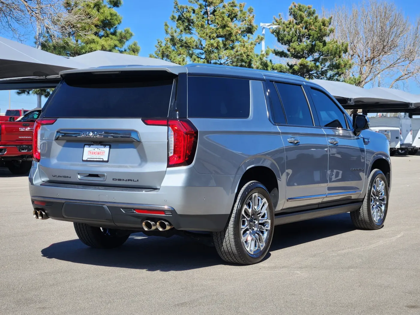 2023 GMC Yukon XL Denali Ultimate | Photo 2 of 27