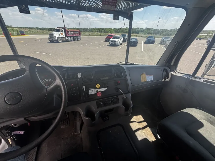 2007 Freightliner M2 106 | Photo 12 of 22