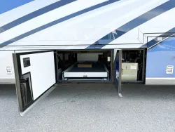 2022 Newmar Essex 4551 | Thumbnail Photo 31 of 32