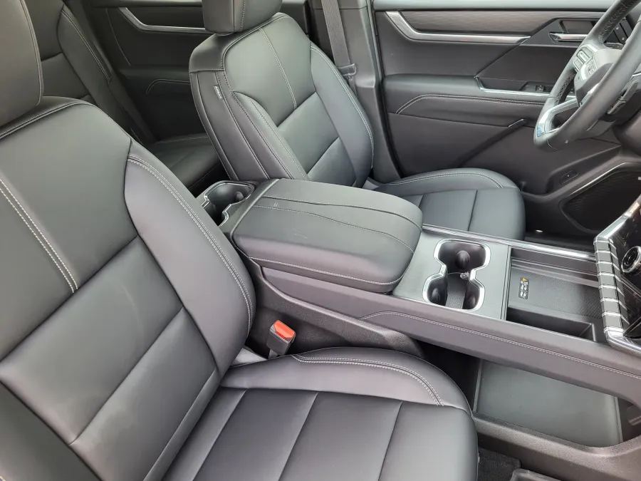 2026 GMC Acadia AWD Elevation | Photo 12 of 26