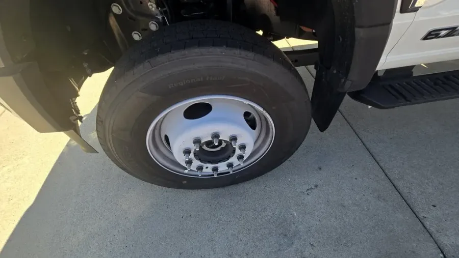 2025 Ford Super Duty F-600 | Photo 10 of 26