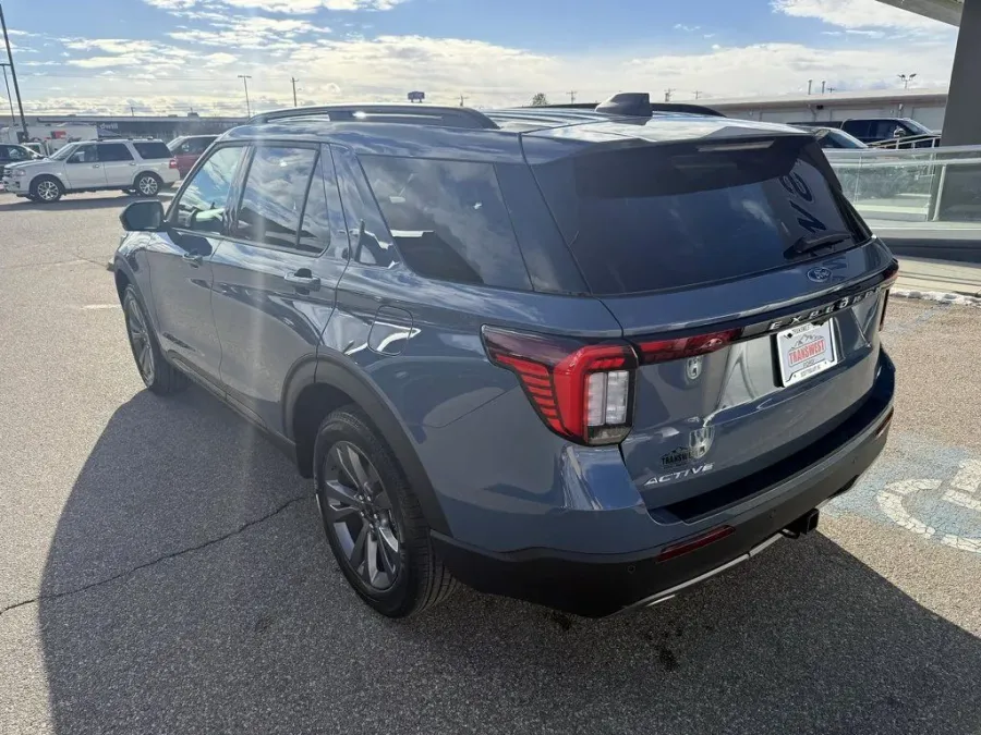 2026 Ford Explorer | Photo 6 of 28