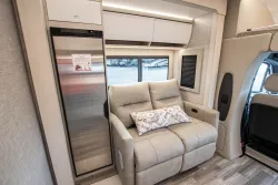 2026 Tiffin Wayfarer 25XLW | Thumbnail Photo 10 of 19