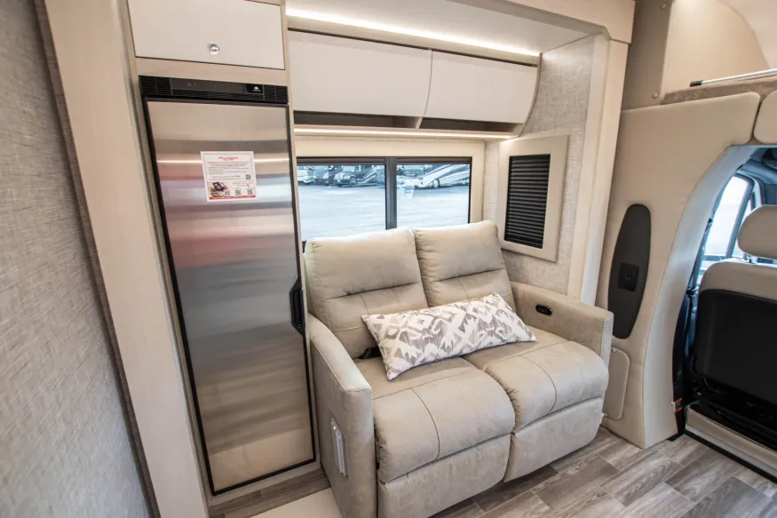 2026 Tiffin Wayfarer 25XLW | Photo 10 of 19