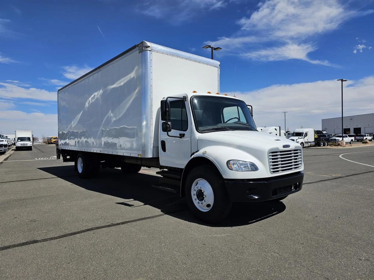 2018 Freightliner M2 106 | Photo 2 of 20