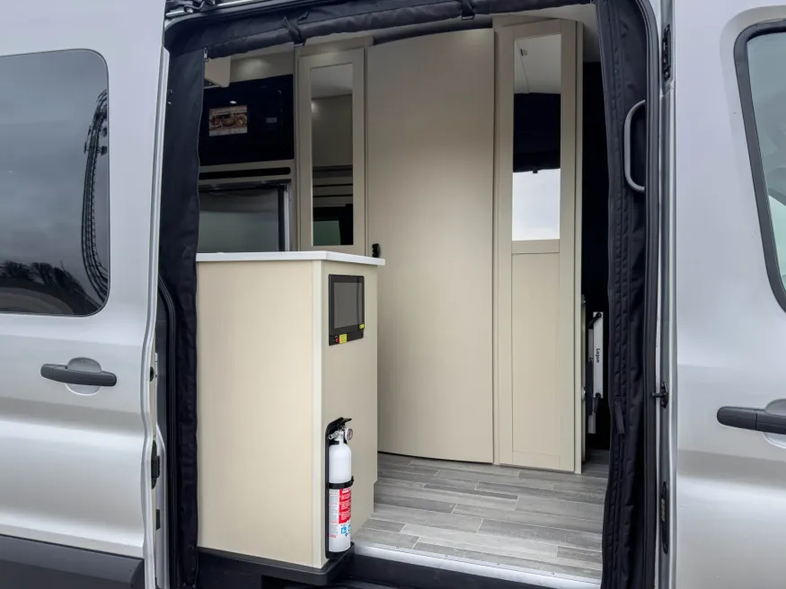 2026 Pleasure-way Ontour 2.2 AWD | Photo 8 of 21