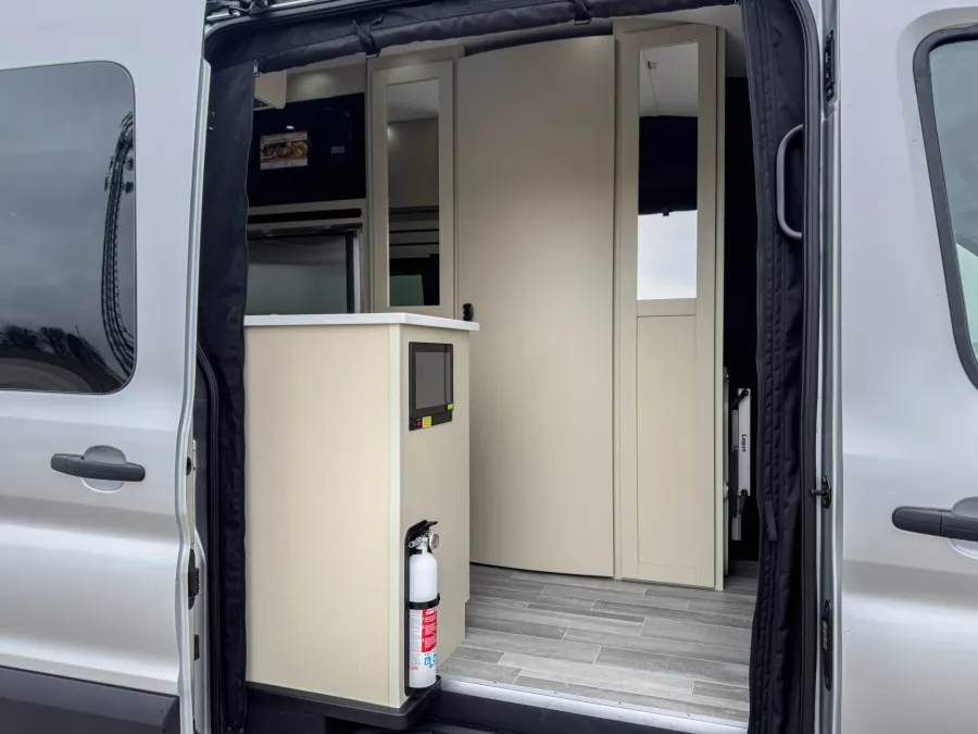 2026 Pleasure-way Ontour 2.2 AWD | Photo 8 of 21