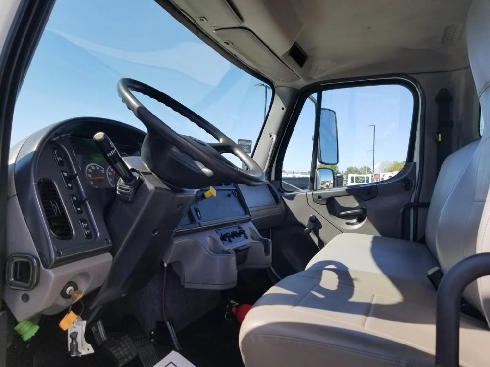 2018 Freightliner M2 106 | Photo 17 of 20
